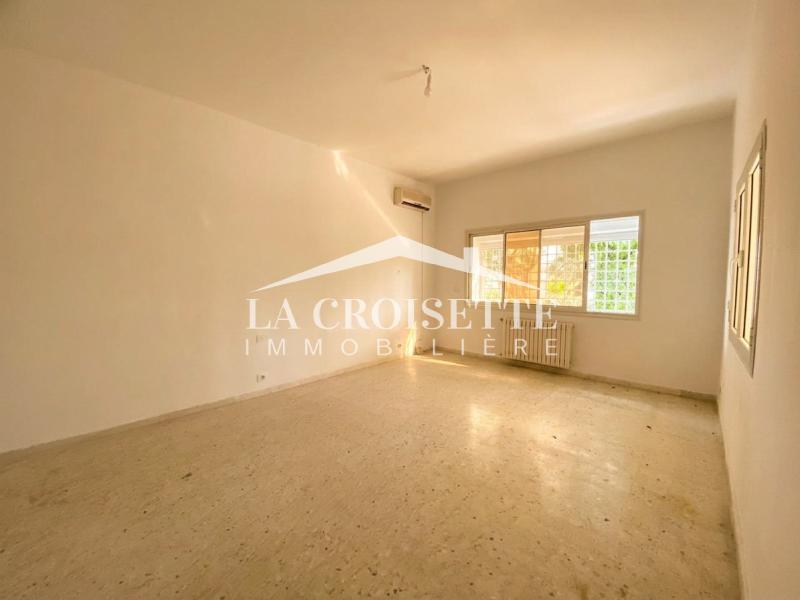 Rez-de-chaussée de villa S+3 avec piscine à La Marsa